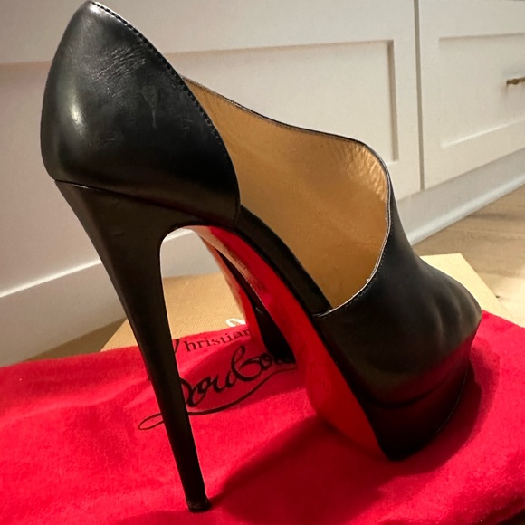 Authentic black CL. Excellent condition. - Picture 3 of 5